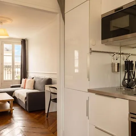 Bright Montparnasse With Balcony