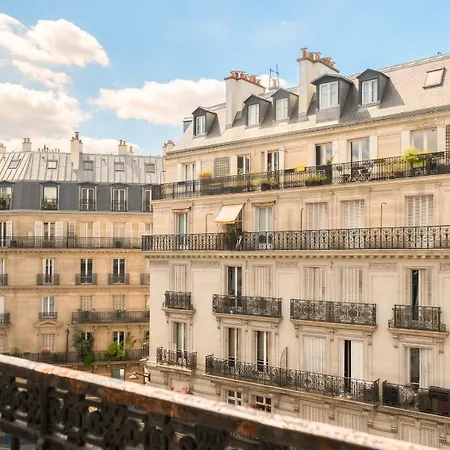 Bright Montparnasse With Balcony Paříž